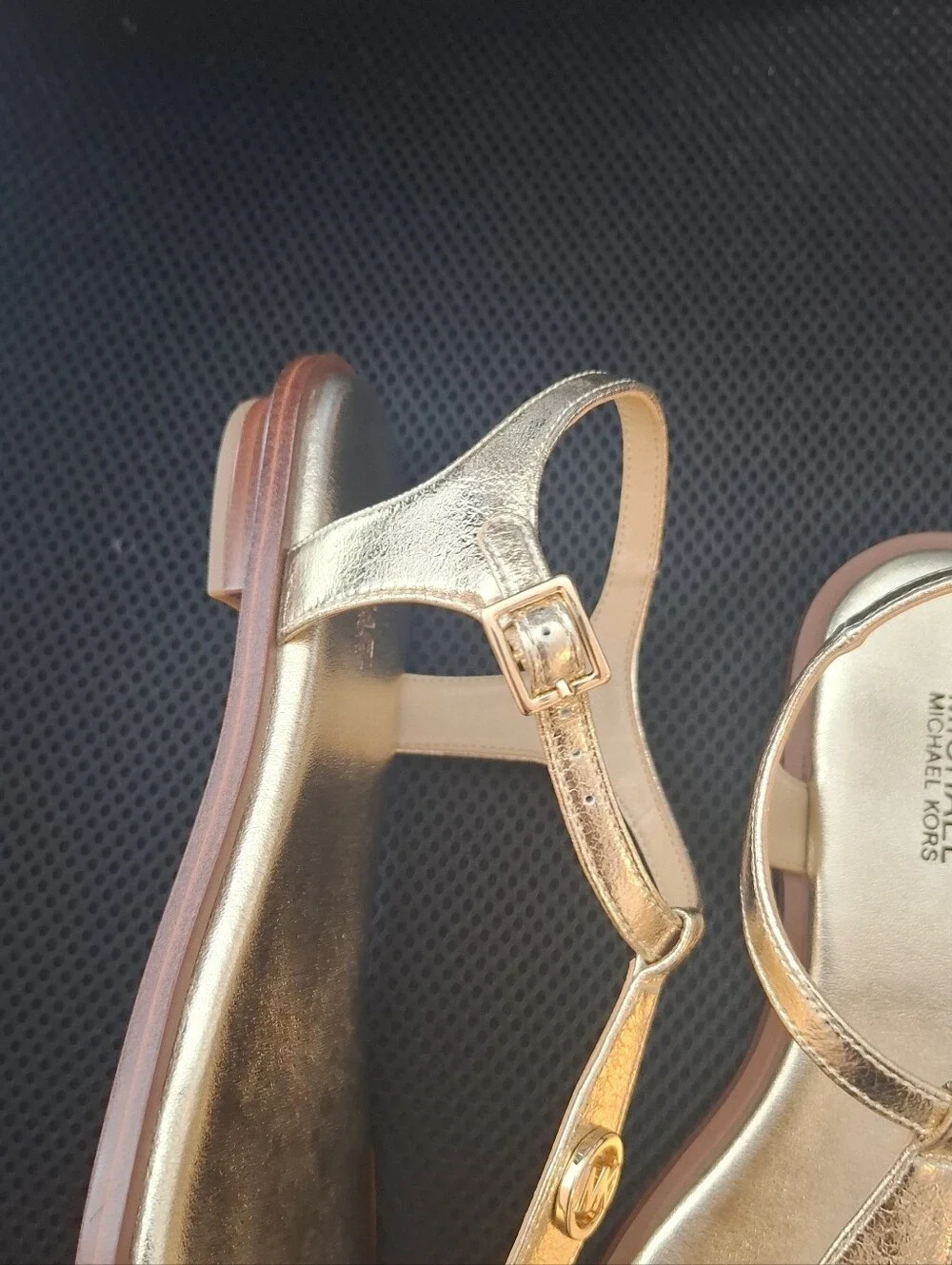 New 6.5 Michael Kors Gold T-Strap Sandals